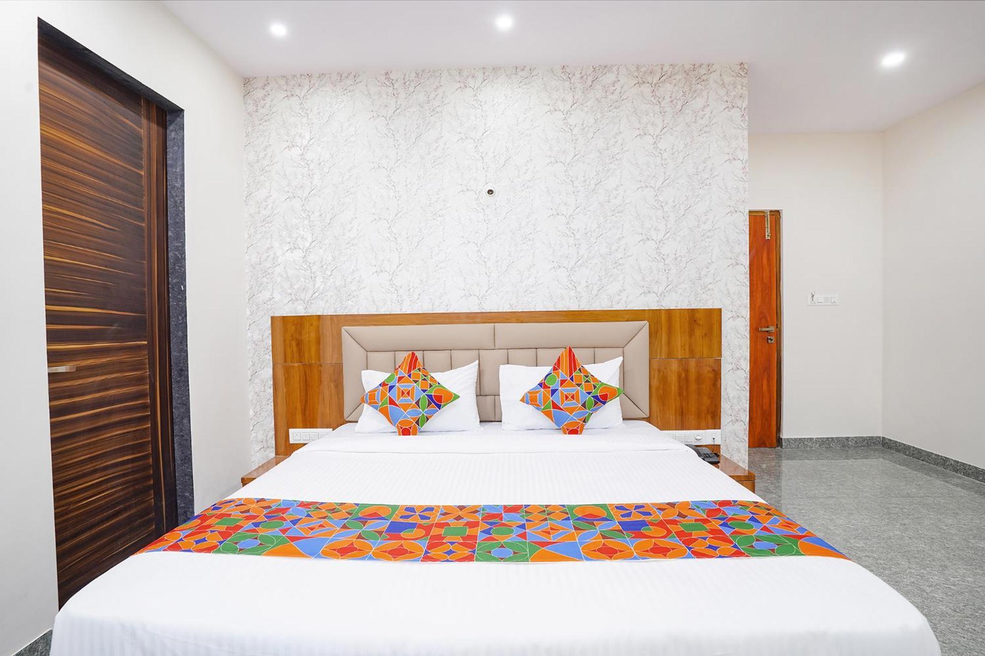 Fabhotel Platinum Palace - Nr Magadi Main Road バンガロール エクステリア 写真